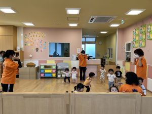 絵本読み聞かせ