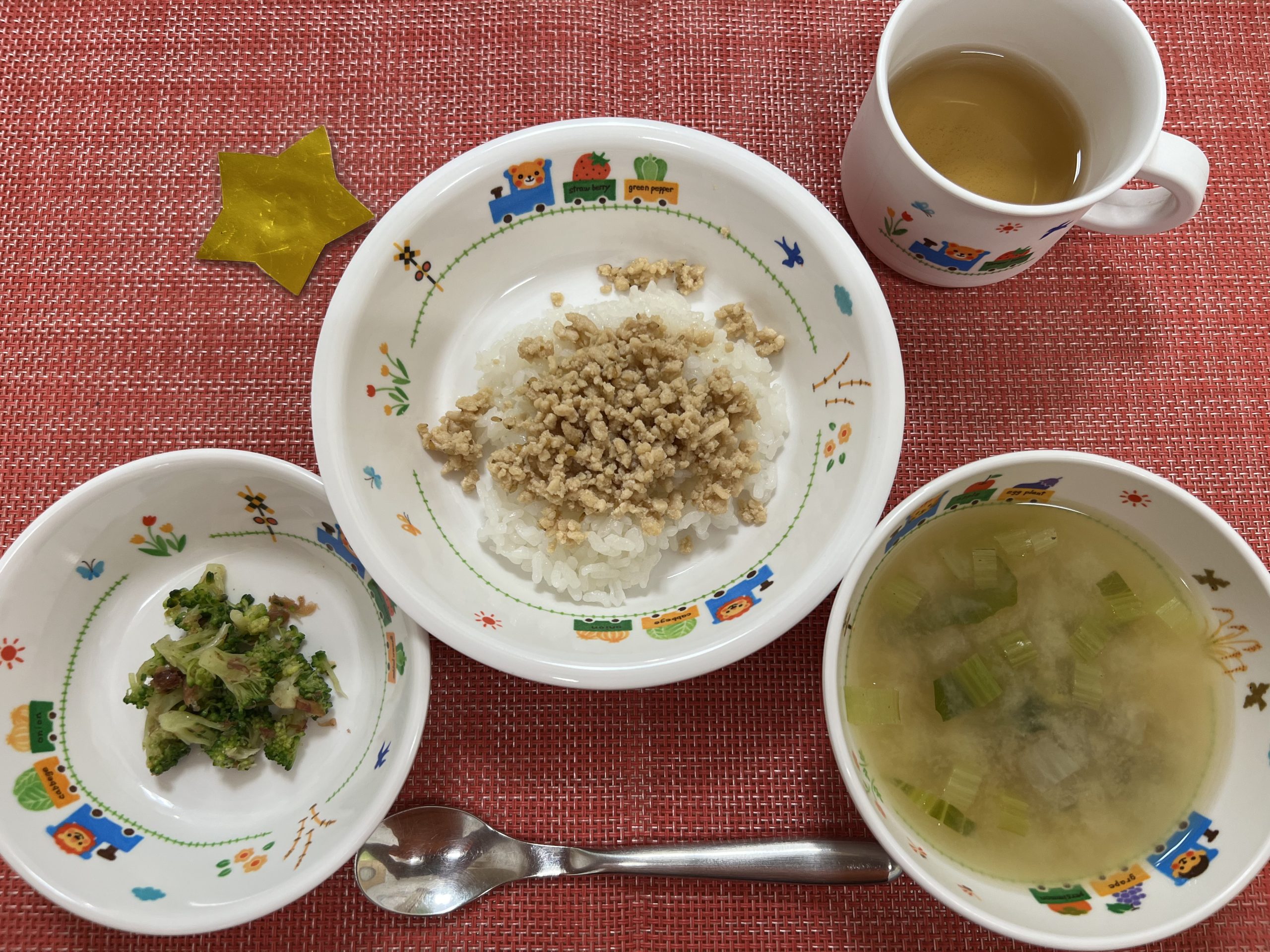【9月16日㈪の給食・おやつ】