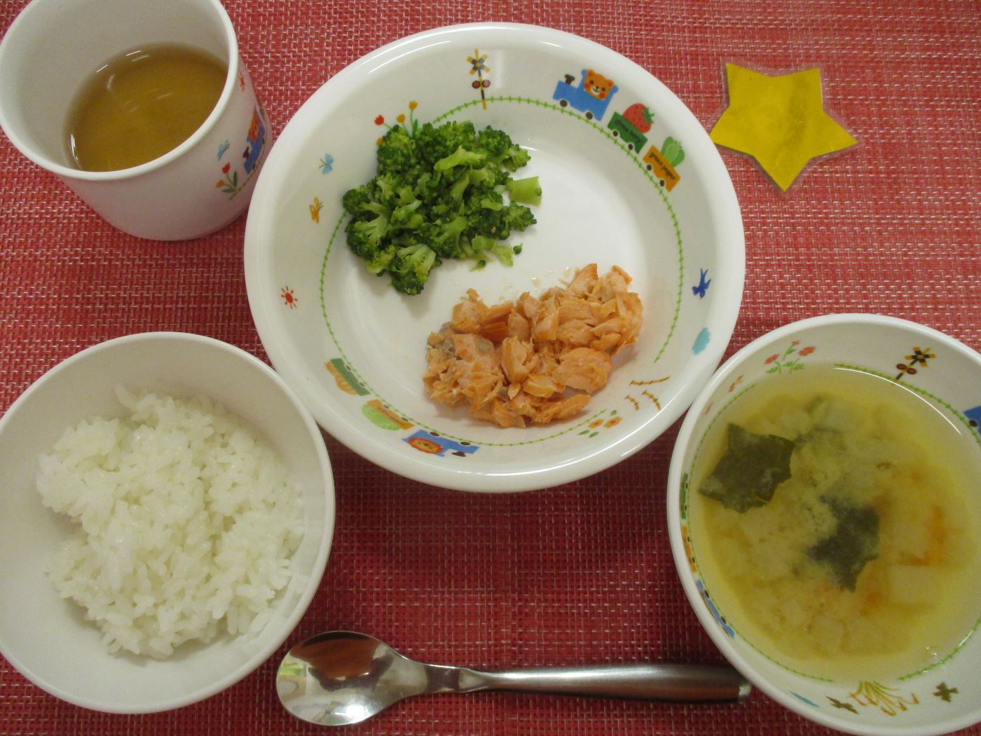 【8月6日㈬の給食・おやつ】