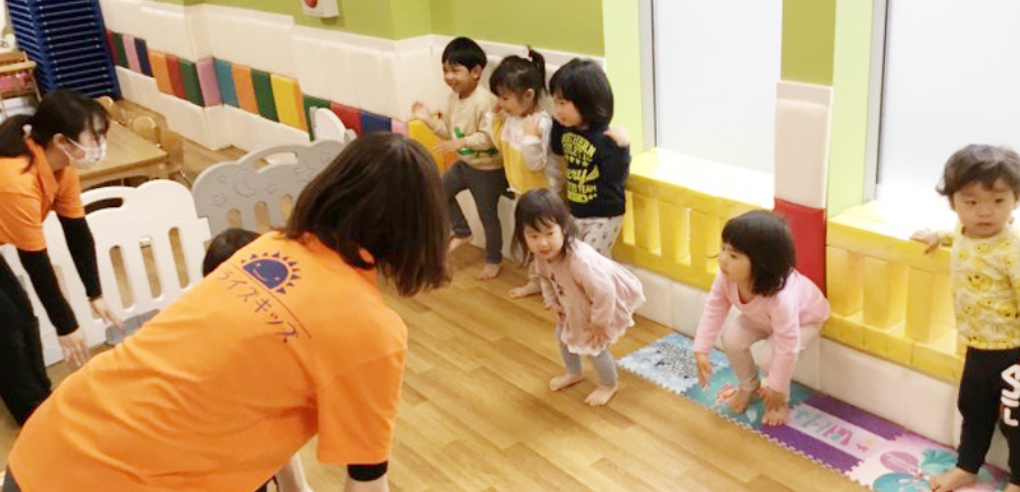 リトミックを楽しむ園児