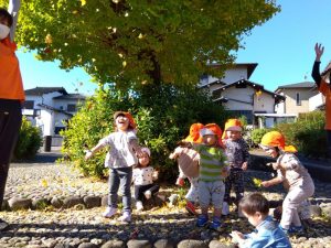 園ブログ　イチョウの葉🍂シャボン玉🫧