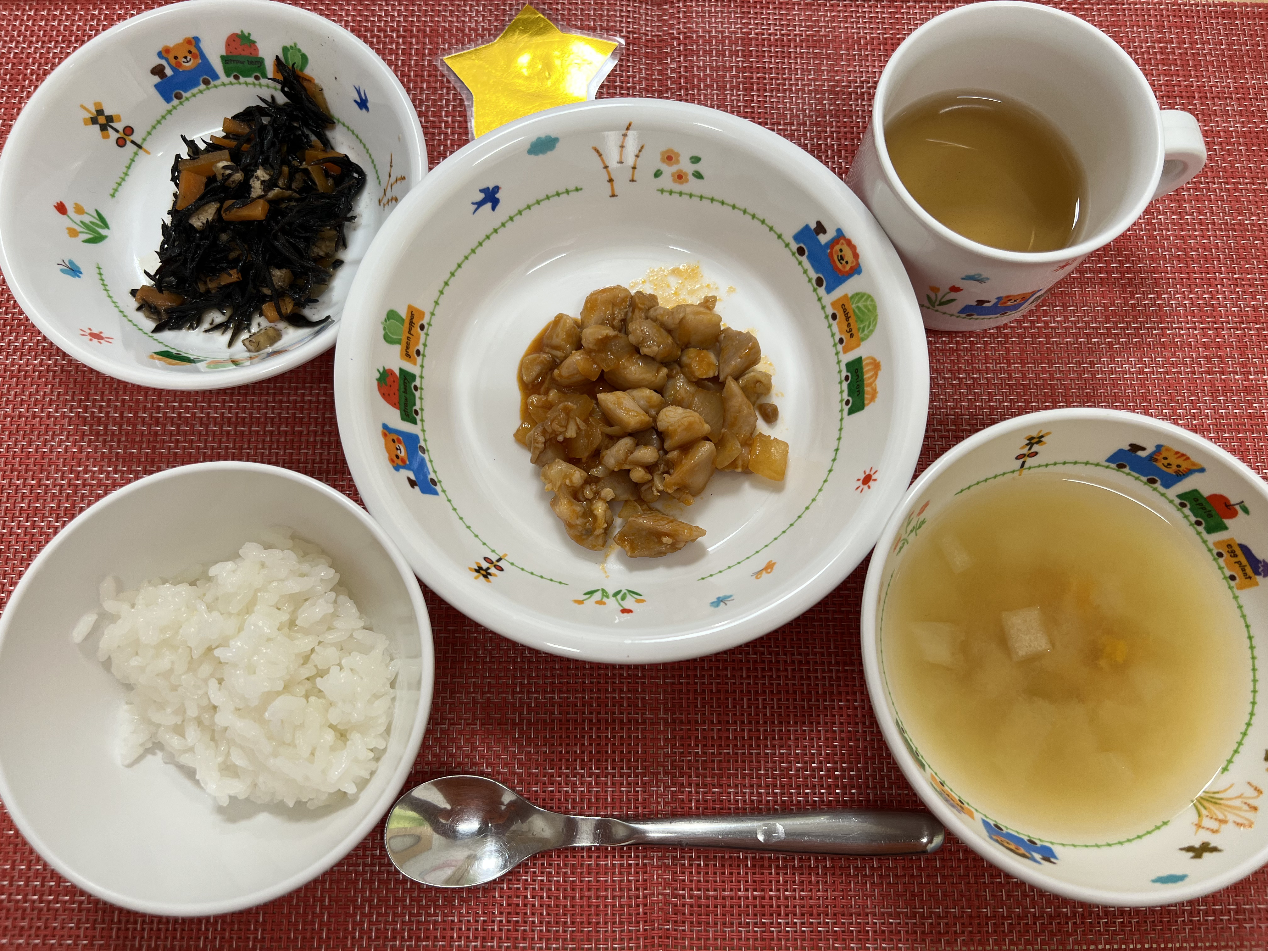 【2月13日㈭の給食・おやつ】