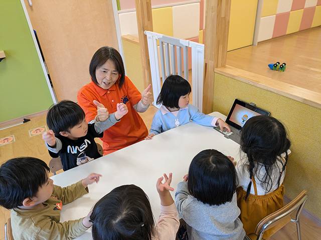 保育士・<small></small> としえ 先生について