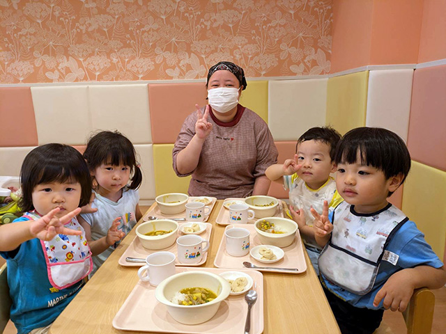 栄養士・<small></small> よしみ 調理員について