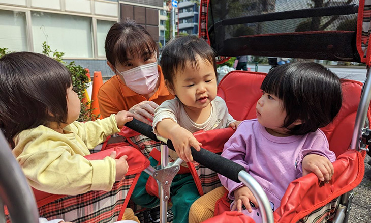 保育士・<small></small> よしこ 先生について