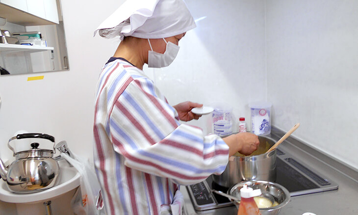 栄養士・藤本 敦子 調理員について