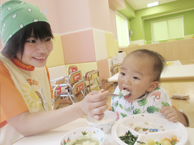 保育士・<small></small> しおり 先生について