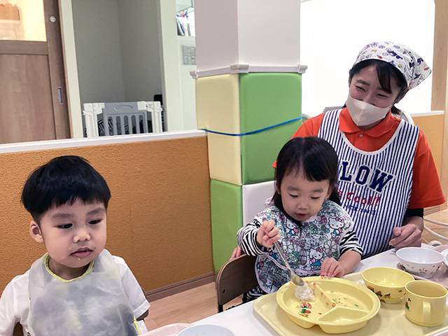 保育士・<small></small> まりな 先生について