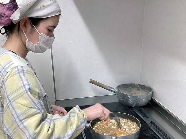 調理スタッフ・<small></small> しの 調理員について