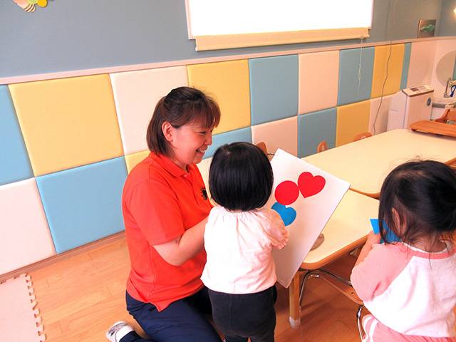 保育士・<small></small> かよ 先生について