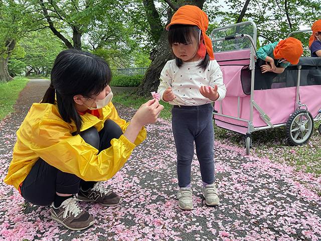 保育士・<small></small> ひなた 先生について