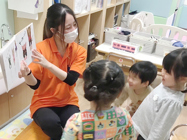 保育士・<small></small> れいな 先生について