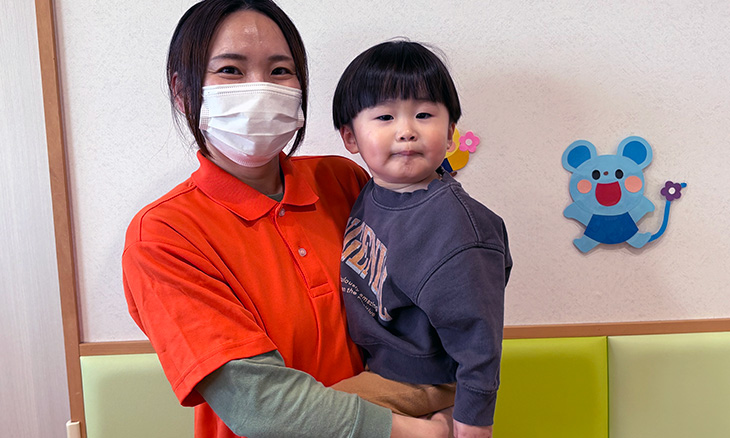 保育士・<small></small> さとこ 先生について