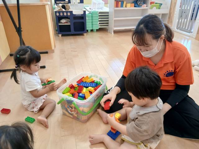 保育士・<small></small> あかり 先生について