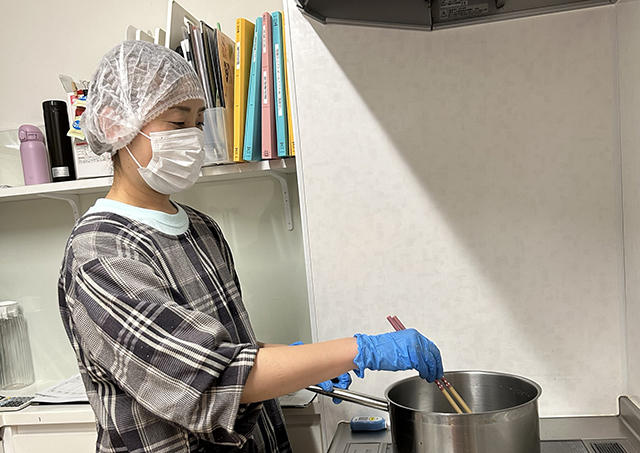 調理スタッフ・<small></small> まゆな 調理員について