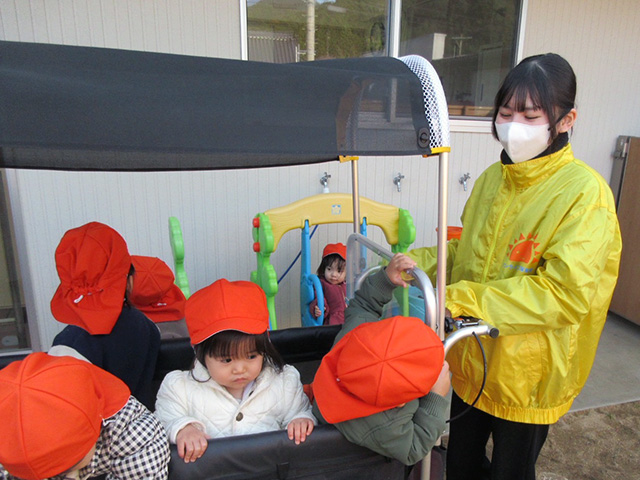 保育スタッフ・<small></small> しおり 先生について