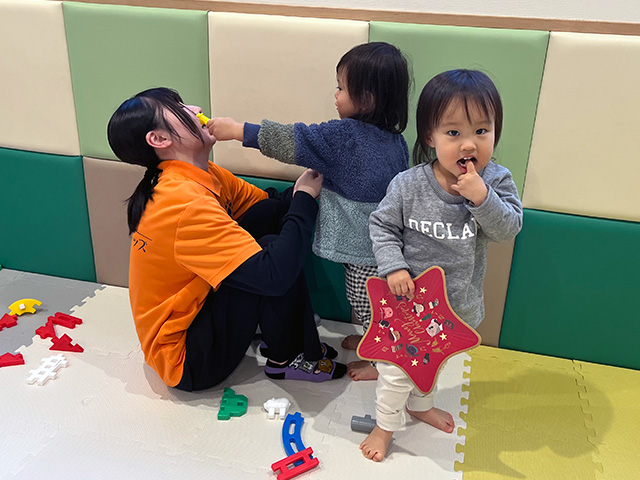 保育スタッフ・<small></small> しおり 先生について