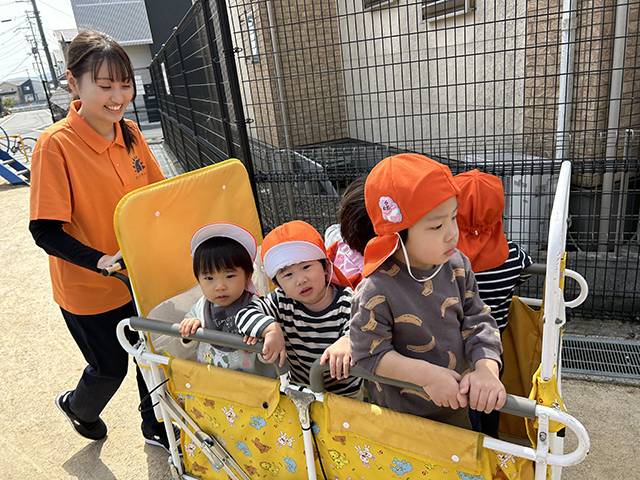 保育士・<small></small> まなみ 先生について