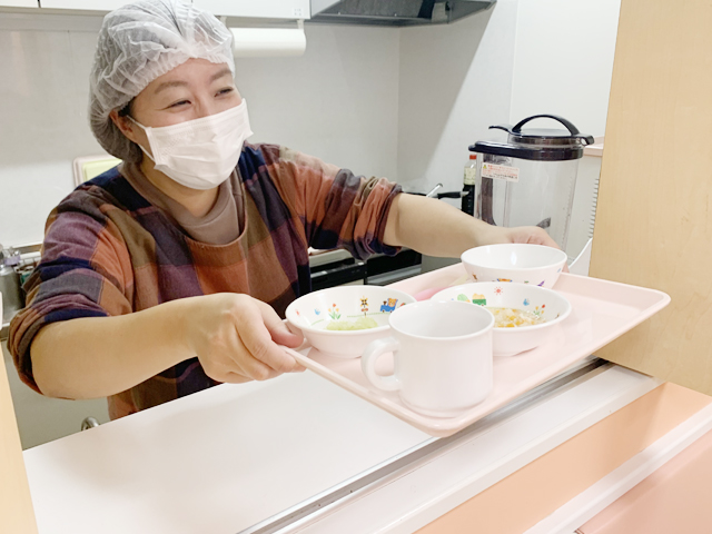 調理スタッフ・<small></small> さえこ 調理員について