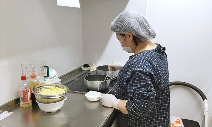 栄養士・<small></small> さとみ 調理員について