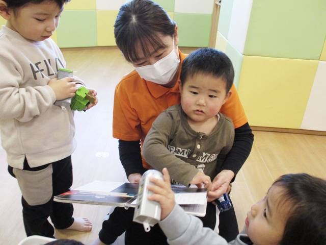 保育士・<small></small> しづ 先生について