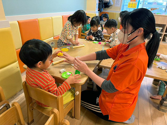 保育士・<small></small> あゆみ 先生について