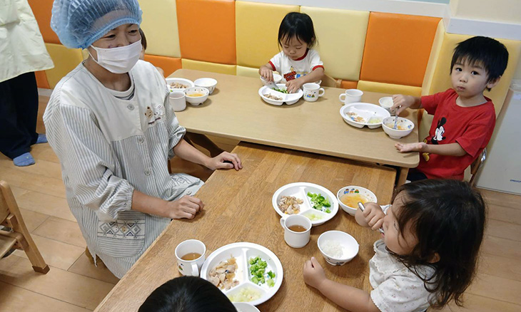栄養士・<small></small> しょうこ 調理員について