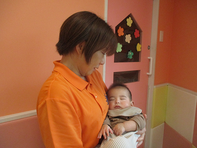 保育士・<small></small> みさと 先生について