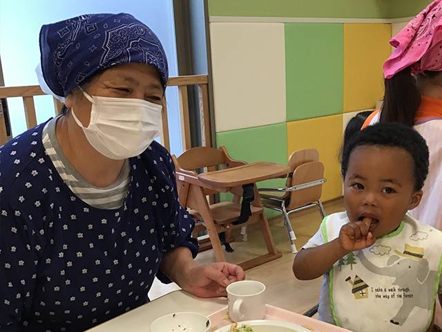 調理スタッフ 山本 八重子 調理員 小規模認可保育園 サンライズキッズ 都賀園 公式