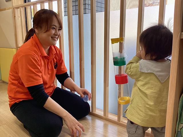 保育士・<small></small> よしえ 先生について