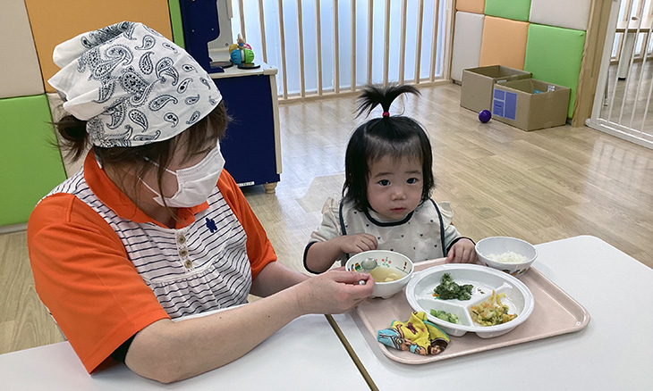 保育士・<small></small> よしえ 先生について