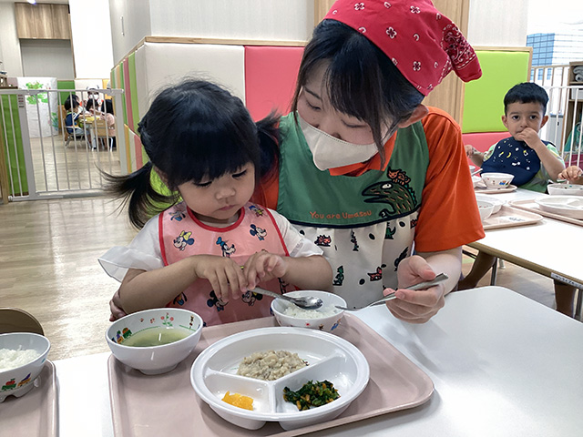 保育士・<small></small> さきこ 先生について