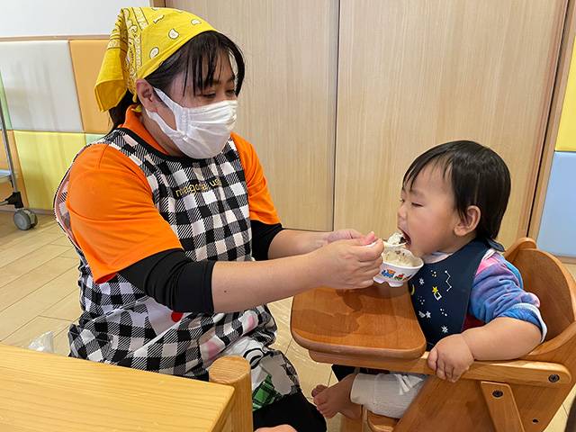 保育士・<small></small> あや 先生について