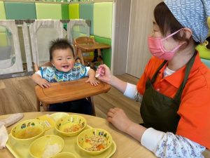 給食と支援ルームまでお散歩