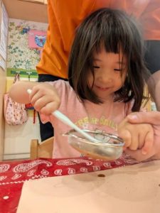 8月の壁面製作とお誕生日会を行いました🎂