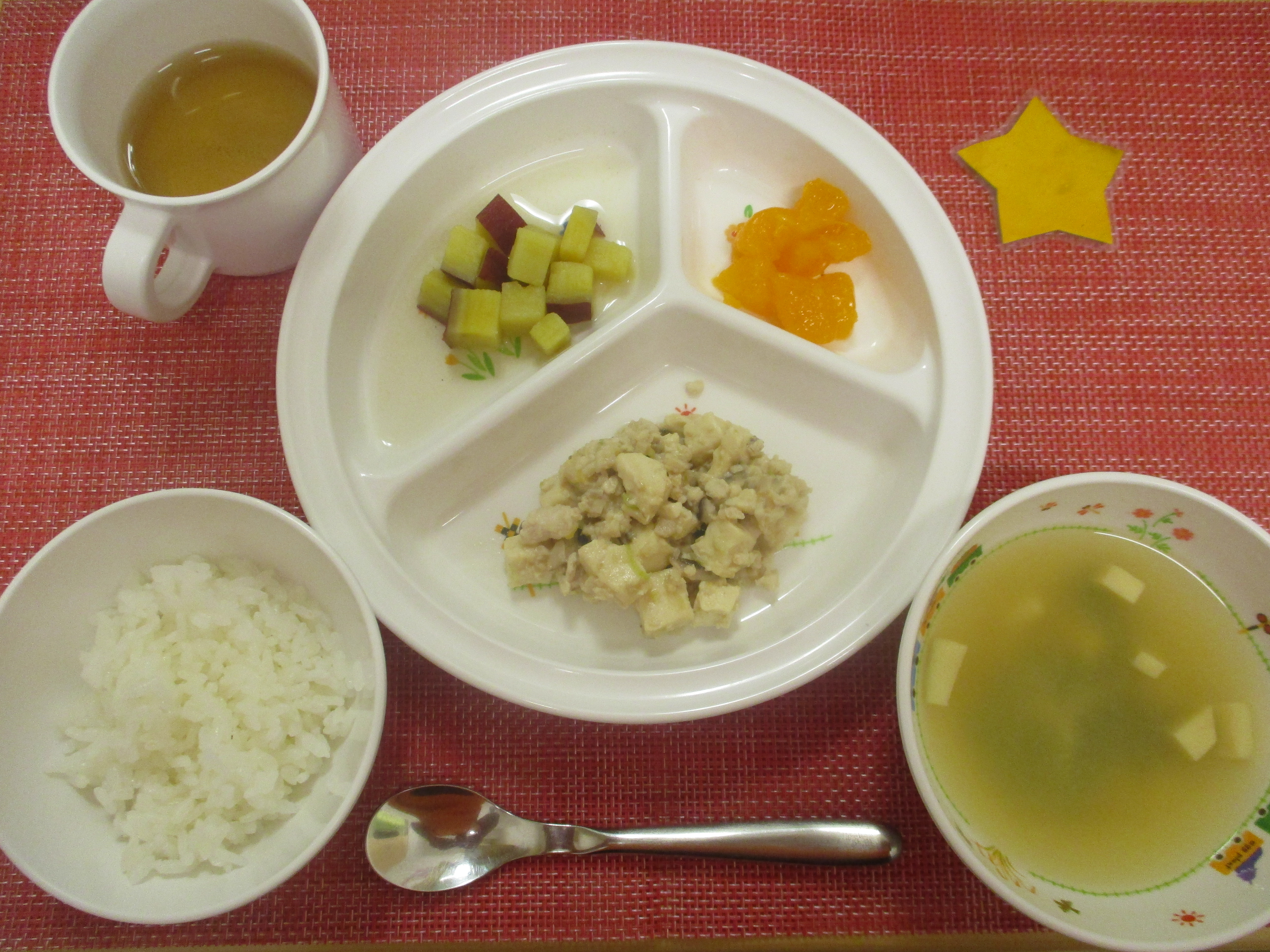 【4月7日㈪の給食・おやつ】