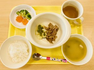 4月10日(土)の給食・おやつ