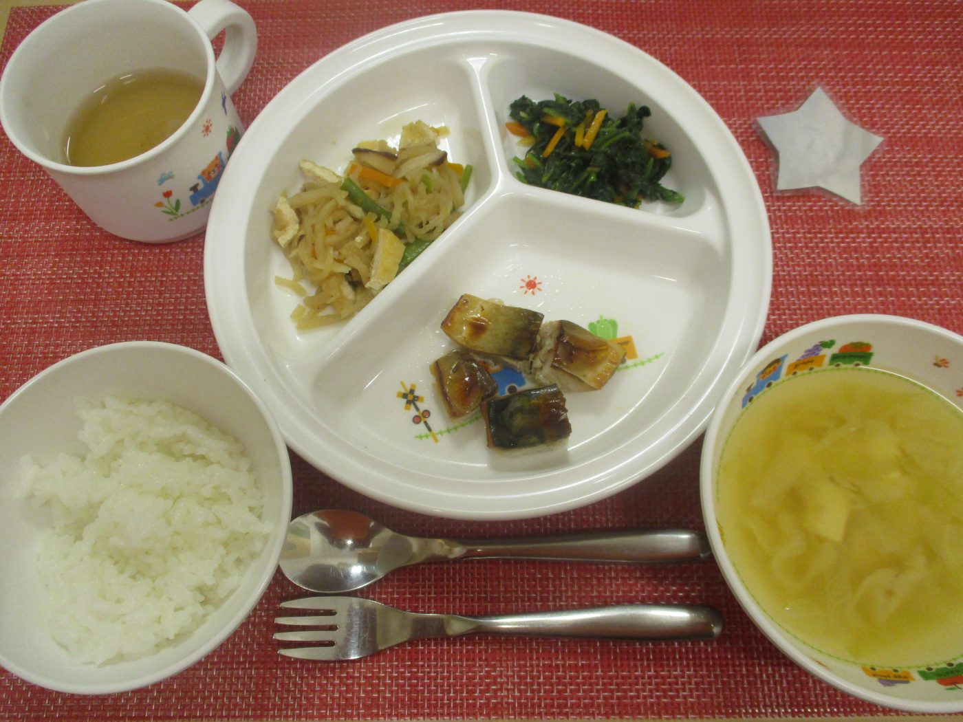 【8月22日㈭の給食・おやつ】