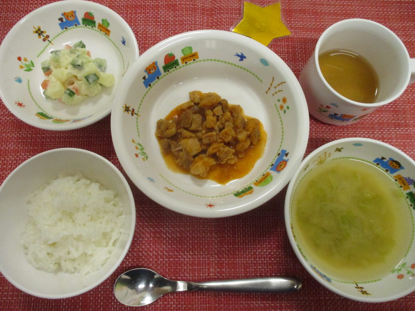 【4月15日㈫の給食・おやつ】