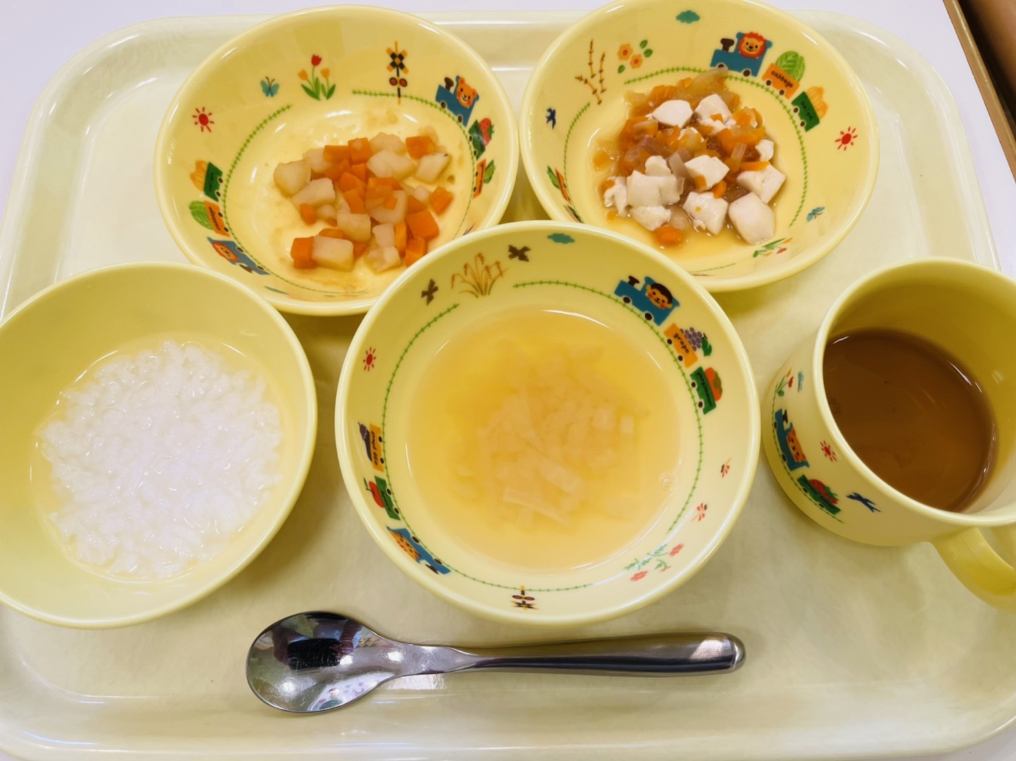 4月28日(金)の給食・おやつ