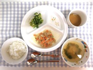 10月23日（月）の給食・おやつ