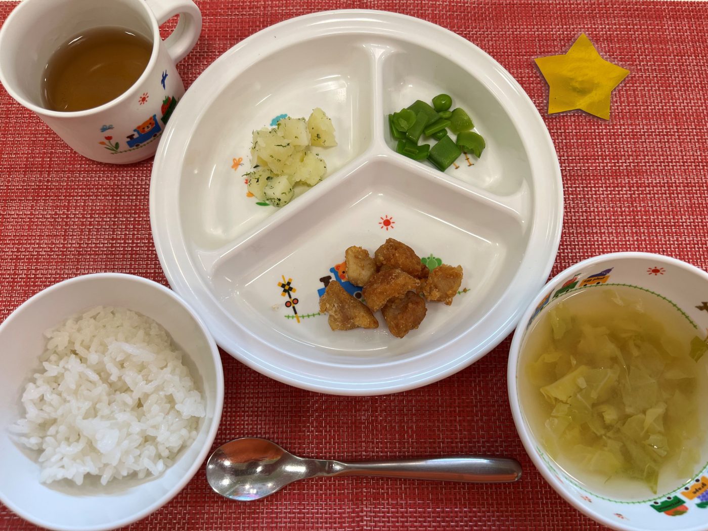 【4月25日㈮給食・おやつ】お誕生日会