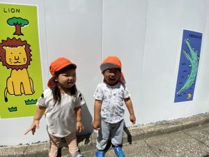 ＊戸外でも英語のレッスンを楽しみました＊