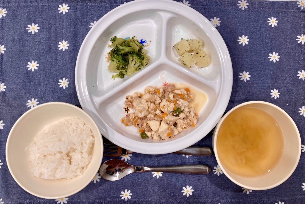 10月16日(月)の給食・おやつ