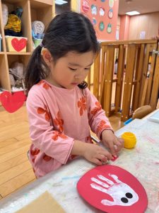 手形だるまの福笑い