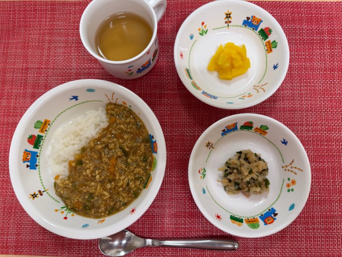 【8月3日㈪の給食・おやつ】
