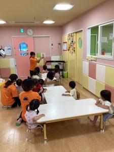 なんのくるまにのるのかな？