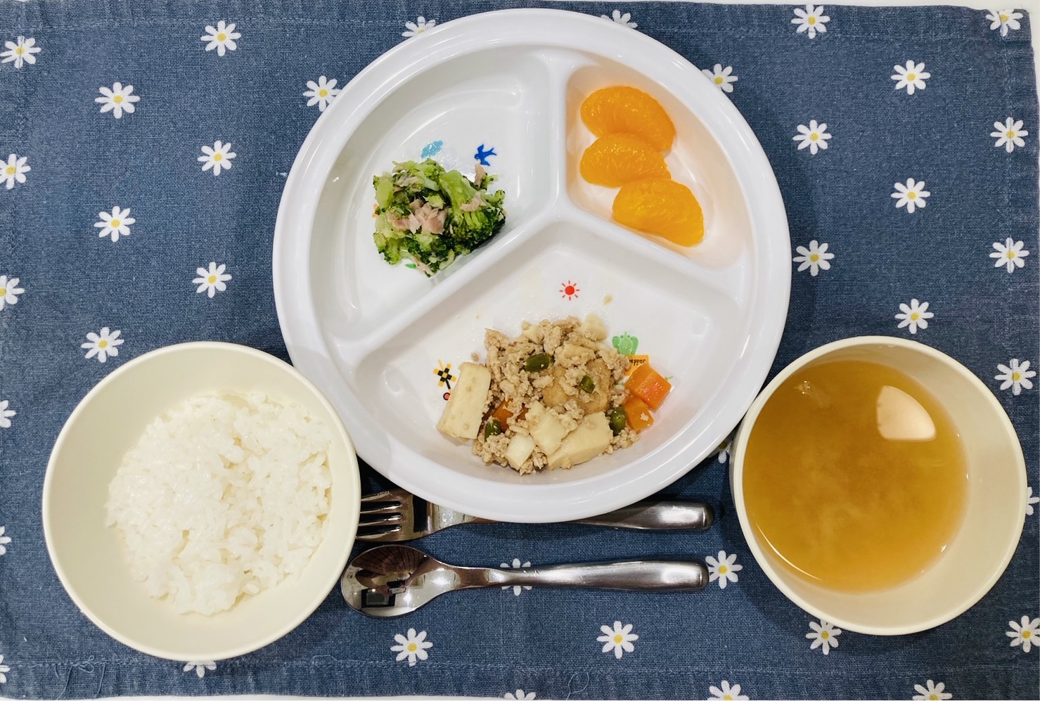 11月20日(月)の給食・おやつ