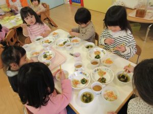 😊お箸で食べてますよ🥢