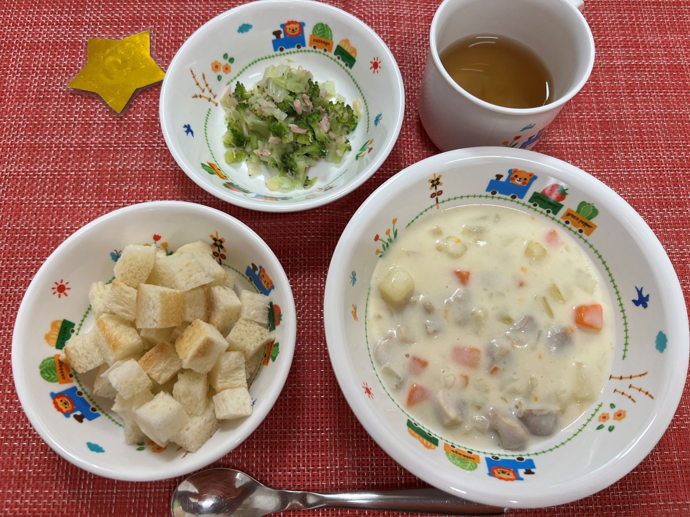 【11月26日㈬の給食・おやつ】